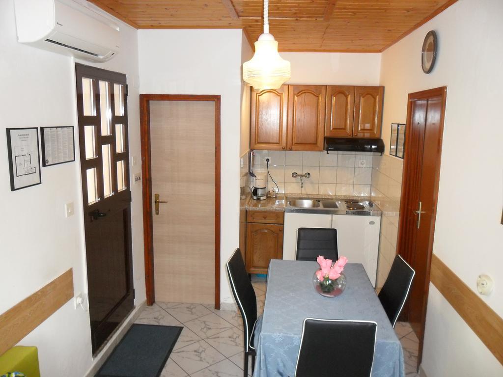 Vile Park Apartments Poreč Buitenkant foto